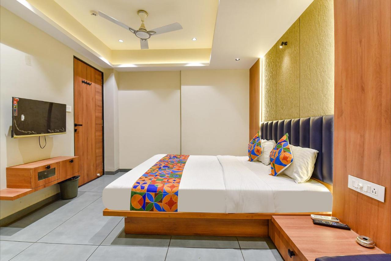 Fabhotel Udhna Inn, Near Udhna Junction Surat Buitenkant foto